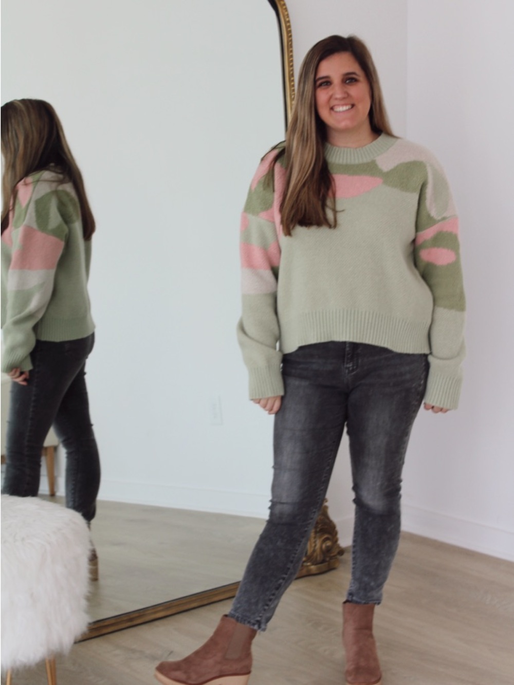 Soft Crewneck Sweater in Pale Pink and Olive